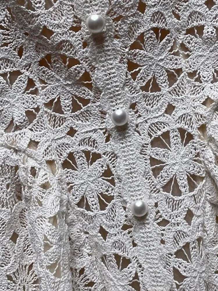 Eleganckie, słodkie sukienki szydełkowe z koralikami na lato 2025, ażurowe, z kwadratowym dekoltem, modne, dopasowane, do biura, długość przed kolano.