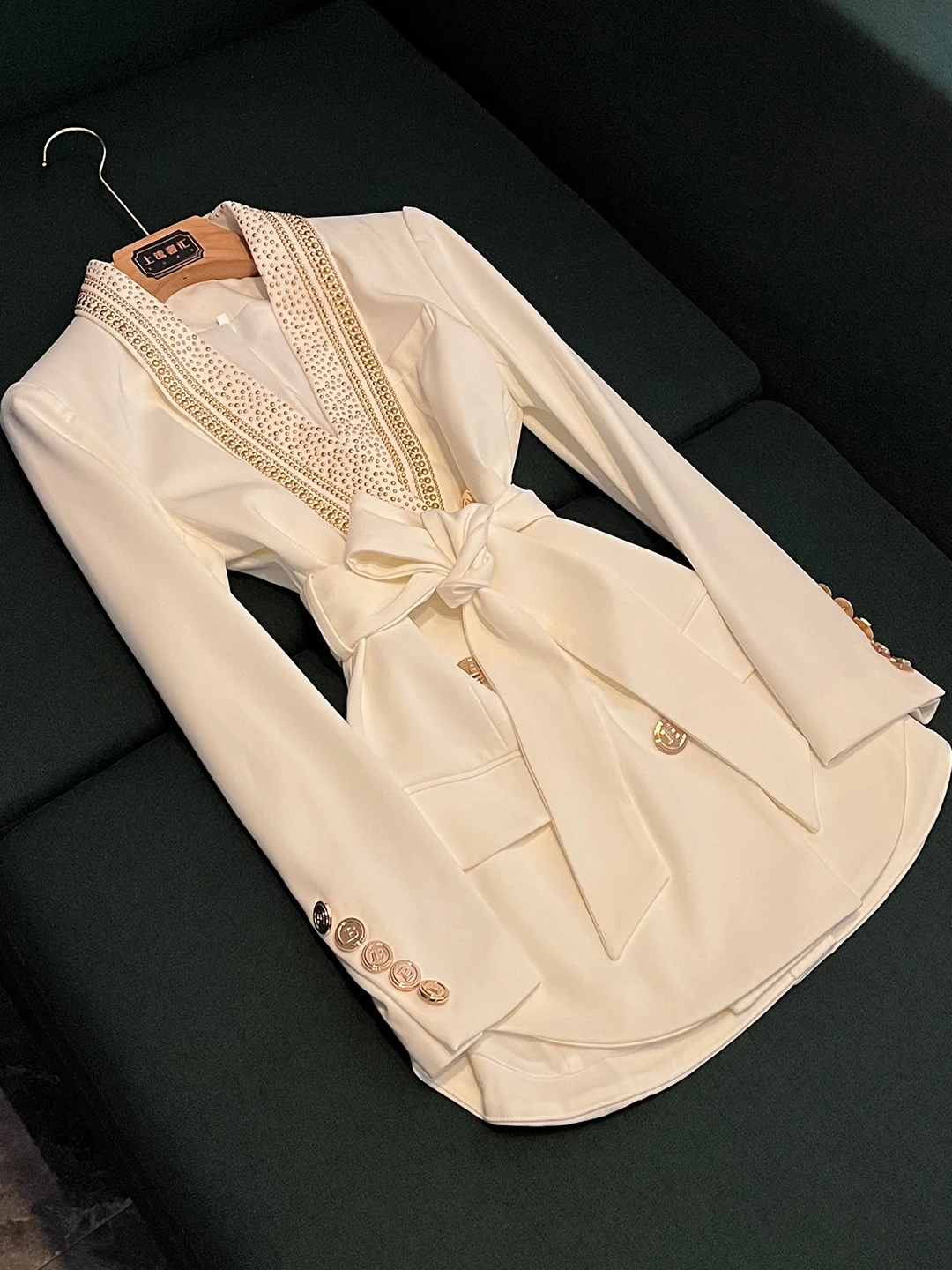 

New Faion Metal Piece Embellied Belted Mid-Length Women's Suit Jaet Sli Commute Wind Long Sve Single-breasted