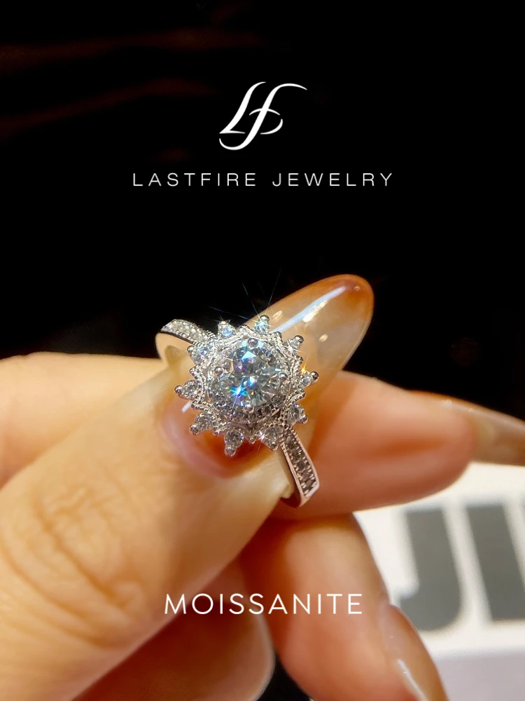 

Настоящее сертифицированное кольцо с муассанитом 0.5 карата в форме подсолнуха для повседневного ношения, из стерлингового серебра 925 пробы, роскошное ювелирное изделие