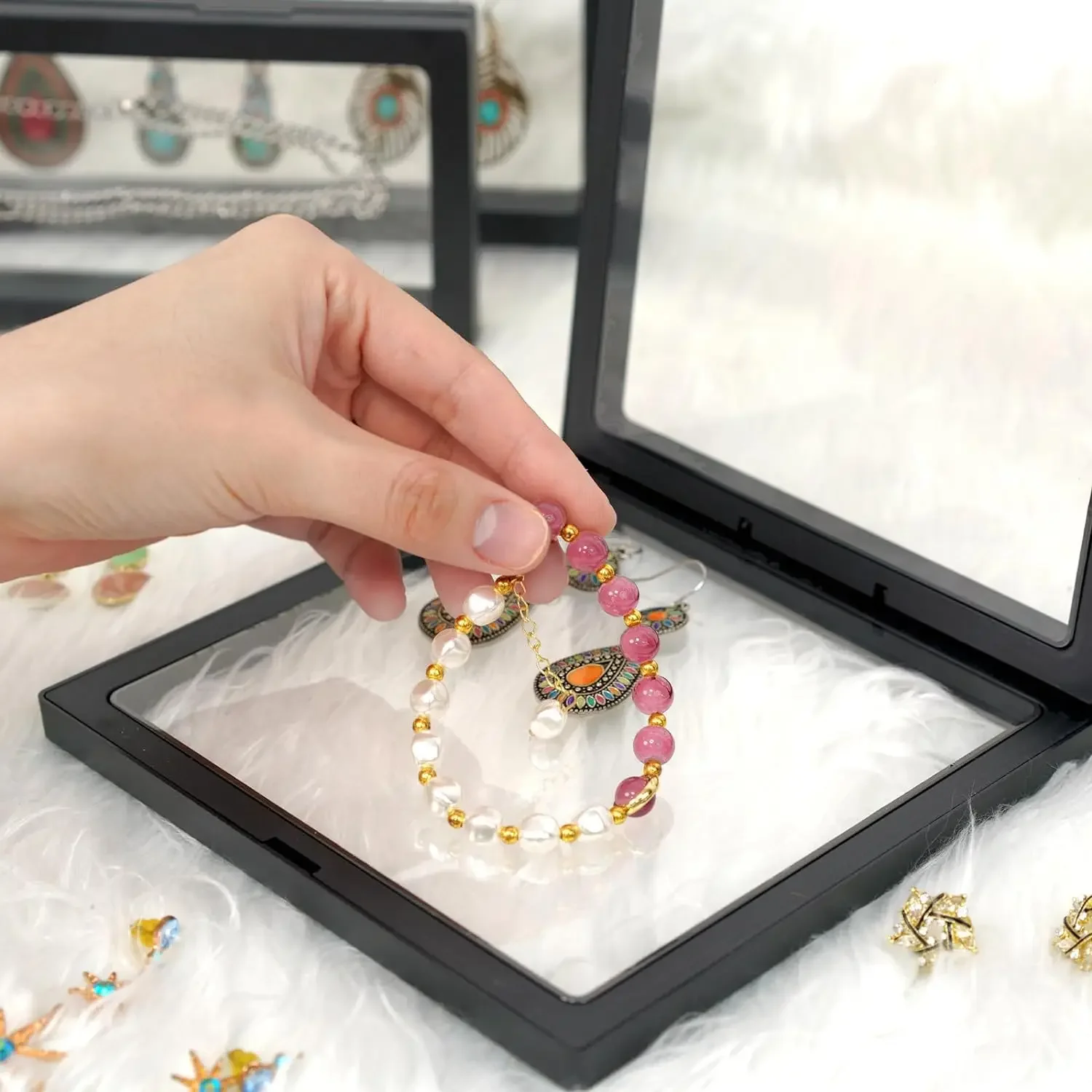 กรอบลอย 3 มิติ 5 ชิ้นพร้อมฐาน กรอบแสดงผล กล่องเก็บของแบบยืดหยุ่นแบบยืดหยุ่น เหมาะสำหรับต่างหู แหวน เข็มกลัด