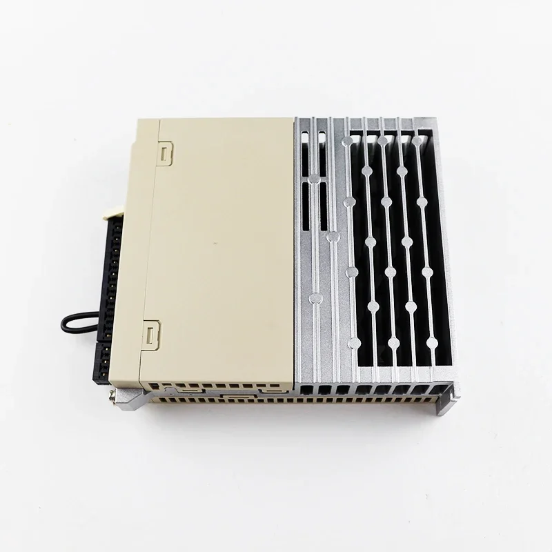 

Japan SGPMS-2R5A10A Yaskawa bus type servo drive servo motor 450W servo drive brand new original SGPMS-2R5A10A