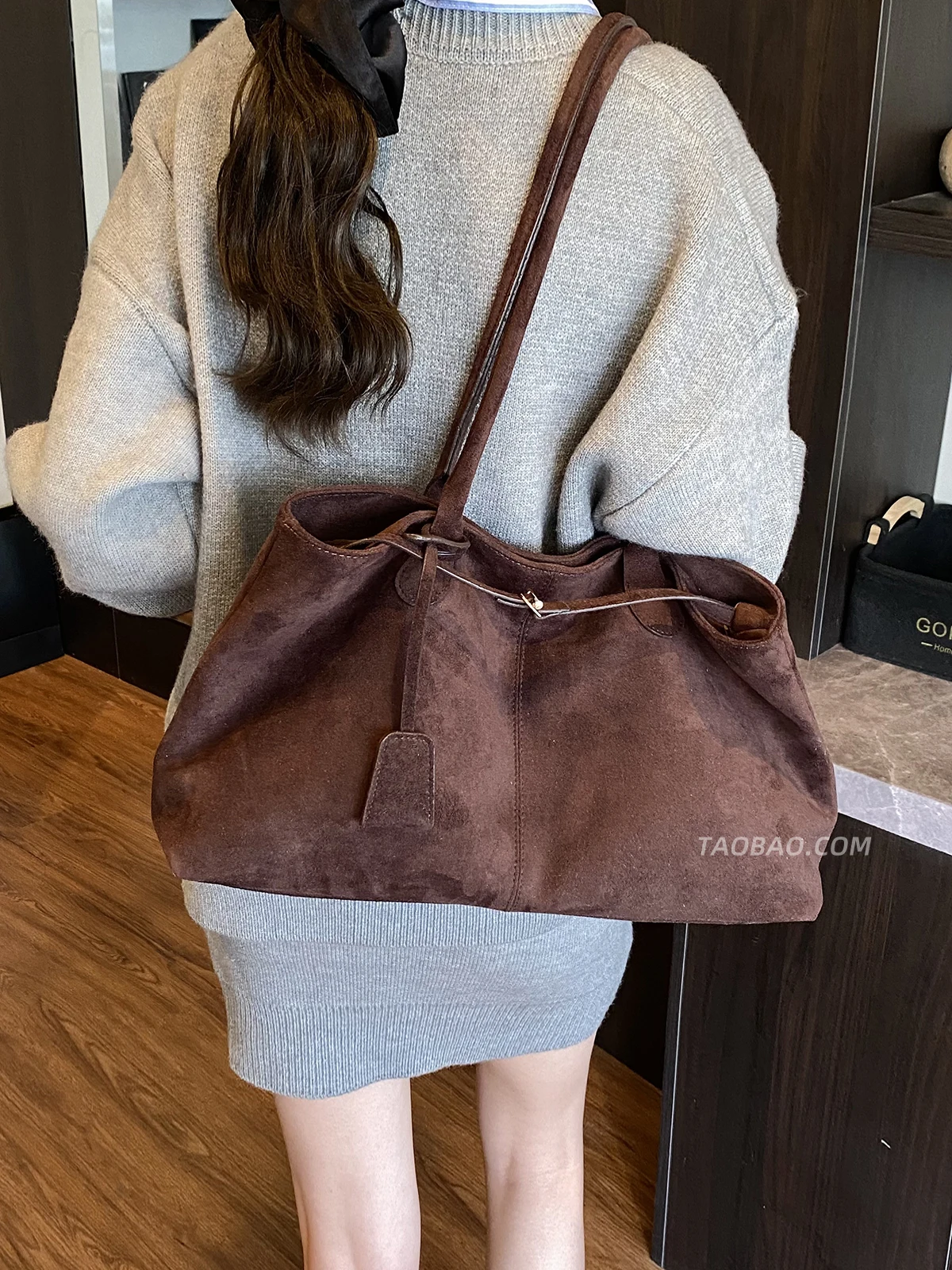 Retro Large Capacity Suede Shoulder Bag Women's Casual Commuting Handbag Tote Bag Fall Winter New Style Single Shoulder Bag