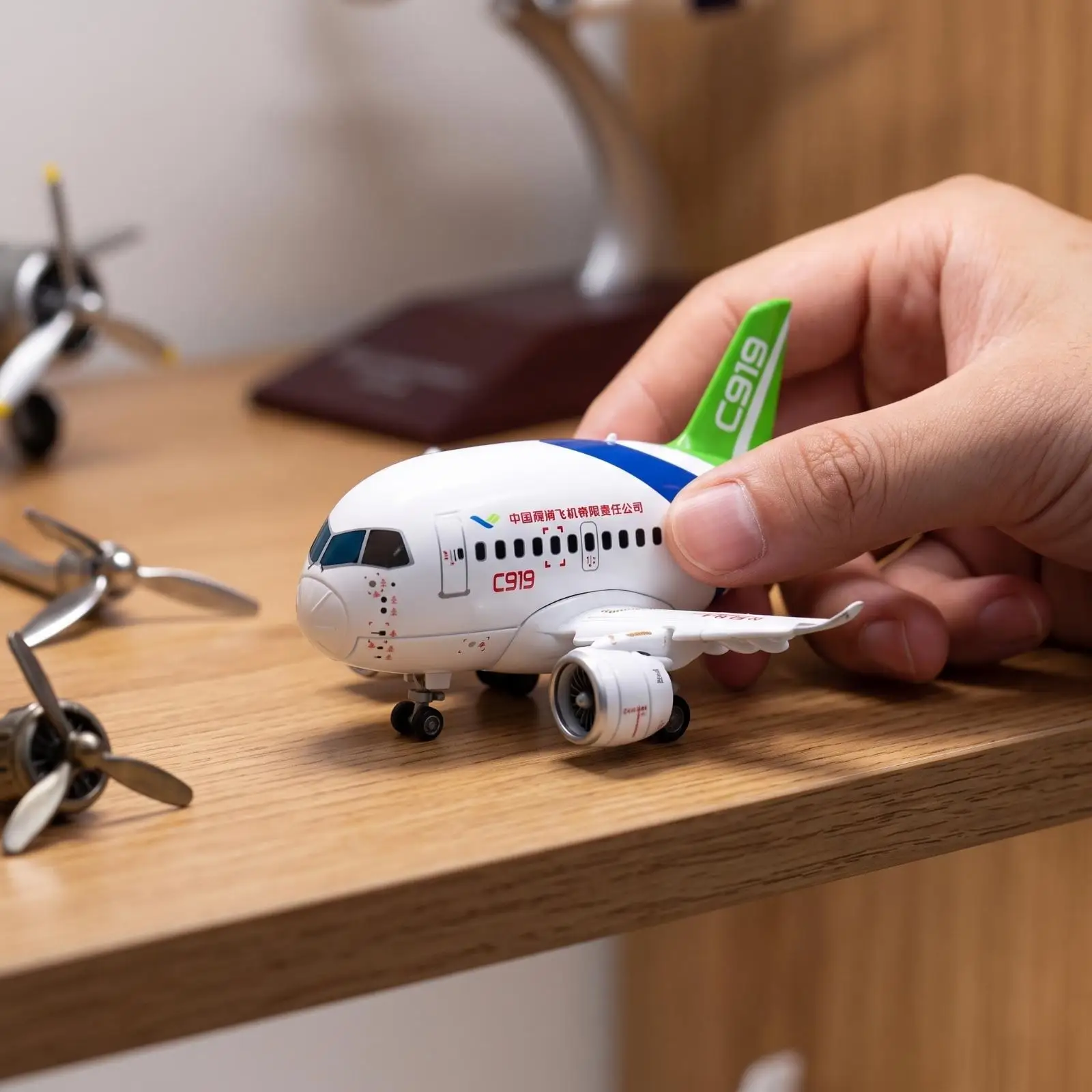 Airliner Miniature Airplane Model Collectible Toy Compact for Desk Decoration