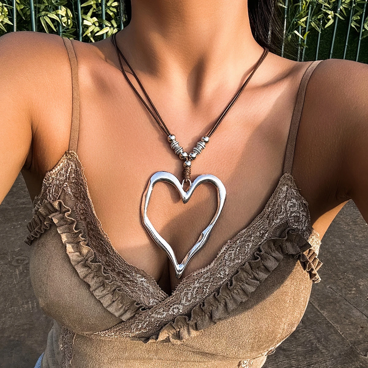 Simple Rope Chains with Big Hollowed Out Heart Pendant Necklace for Women Exaggerated Large Accessories on Neck Fashion Jewelry