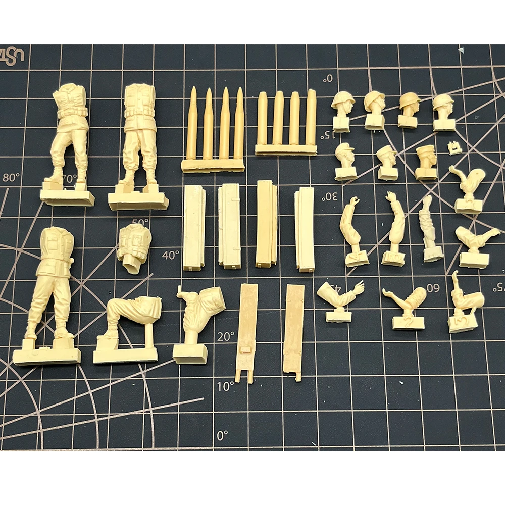 1/35 Resin Model Figure Kits GK , Four People，Military Theme，Unassembled And Unpainted,258RPB