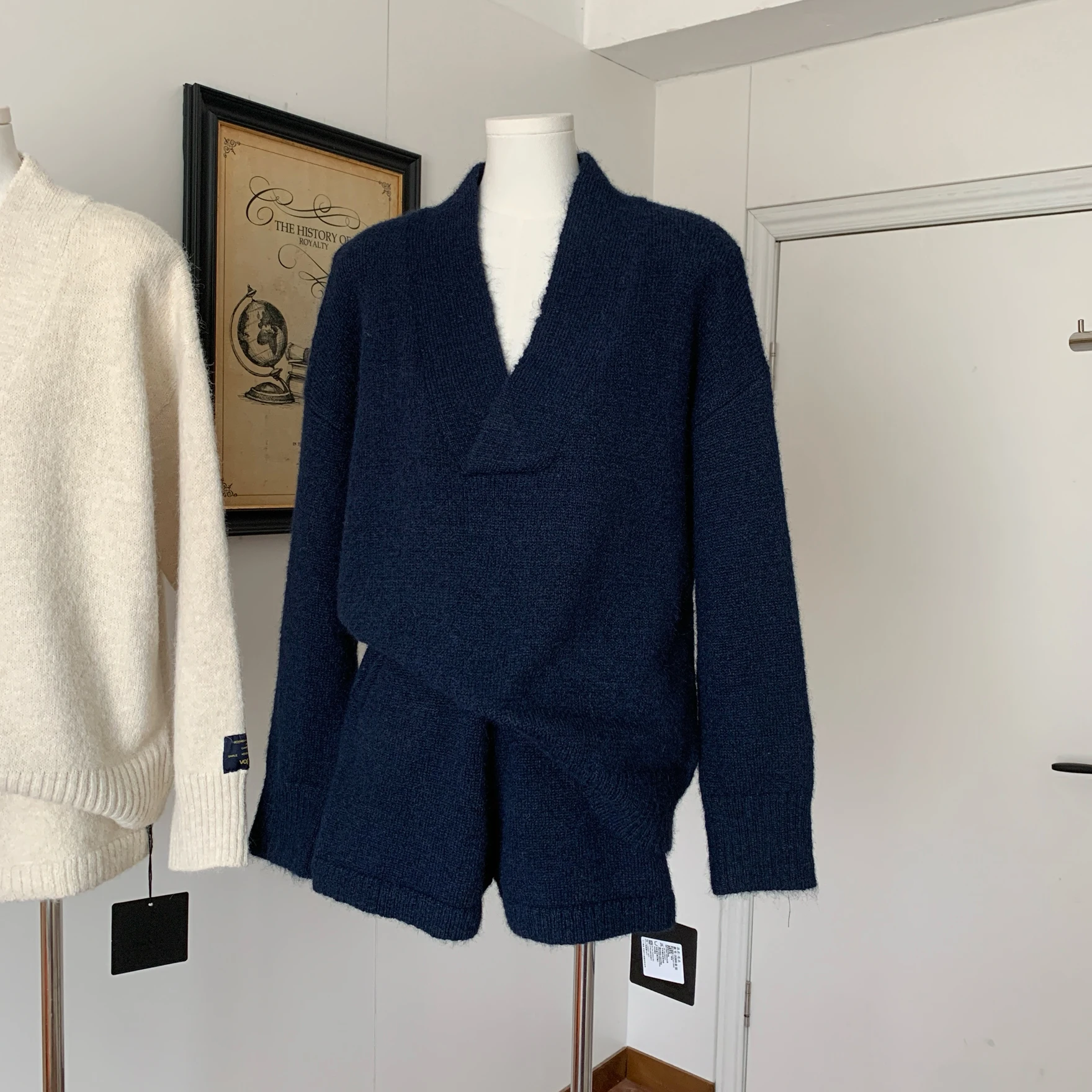 Женский повседневный вязаный шортовый костюм из двух предметов, женский весенне-осенний однотонный свободный пуловер с v-образным вырезом и длинными рукавами + шорты