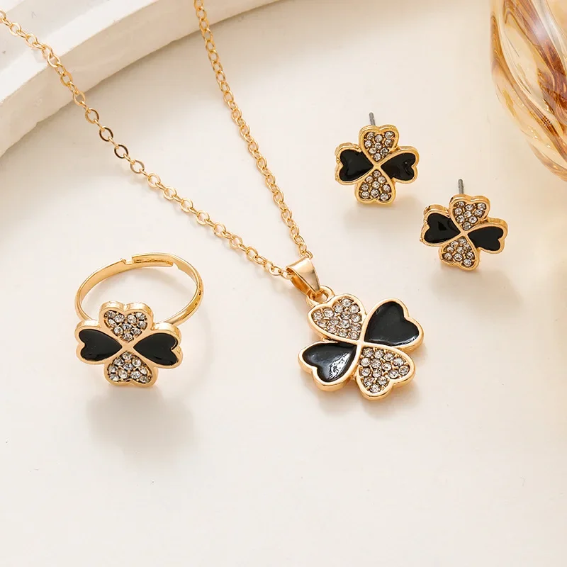 Diamond inlaid clover jewelry set personalized heart to heart splicing four leaf flower necklace, ring, earrings, 3-piece set