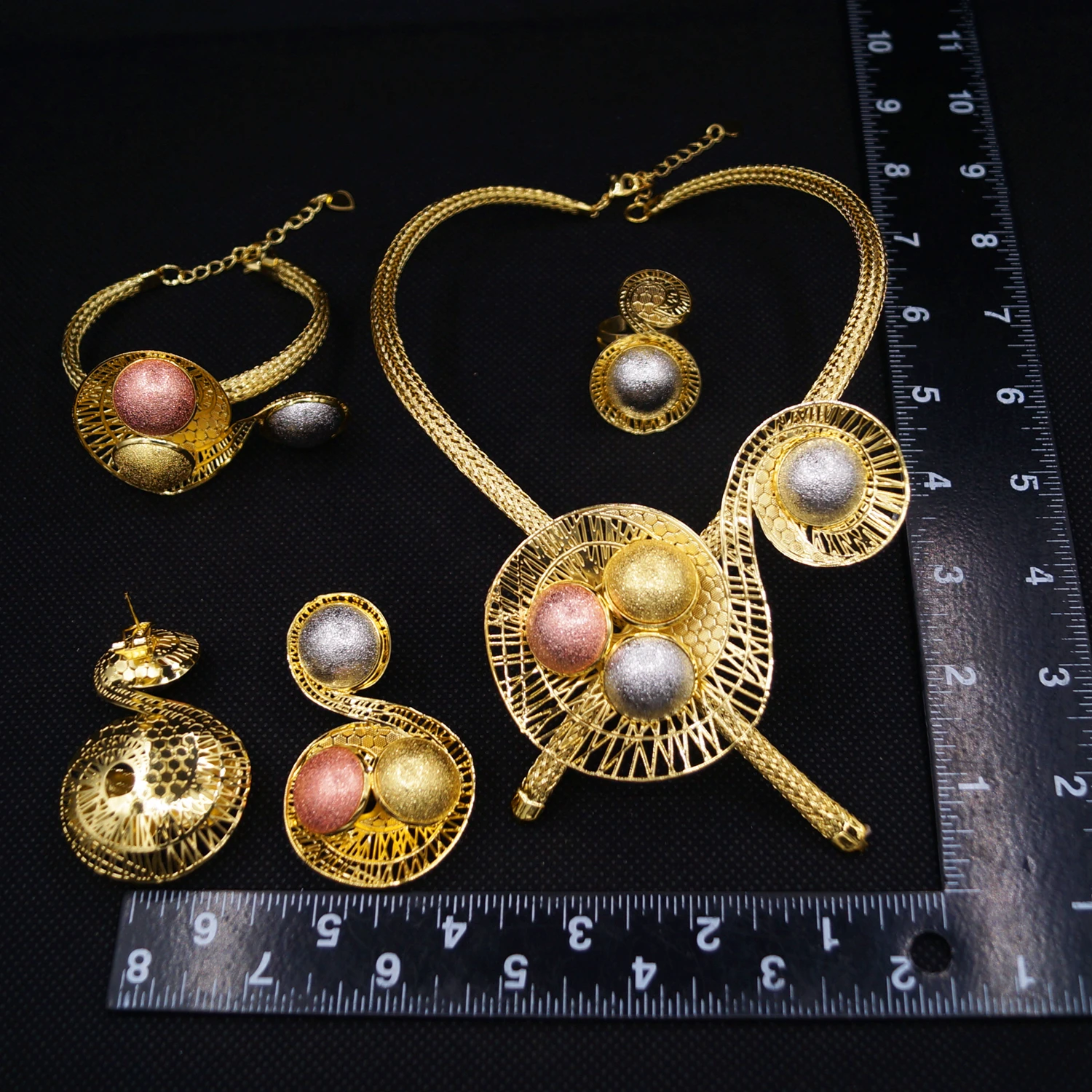 Yulaili's new banquet women's jewelry set advanced gold-plated colored round beads inlaid with charming bridal jewelry gift box