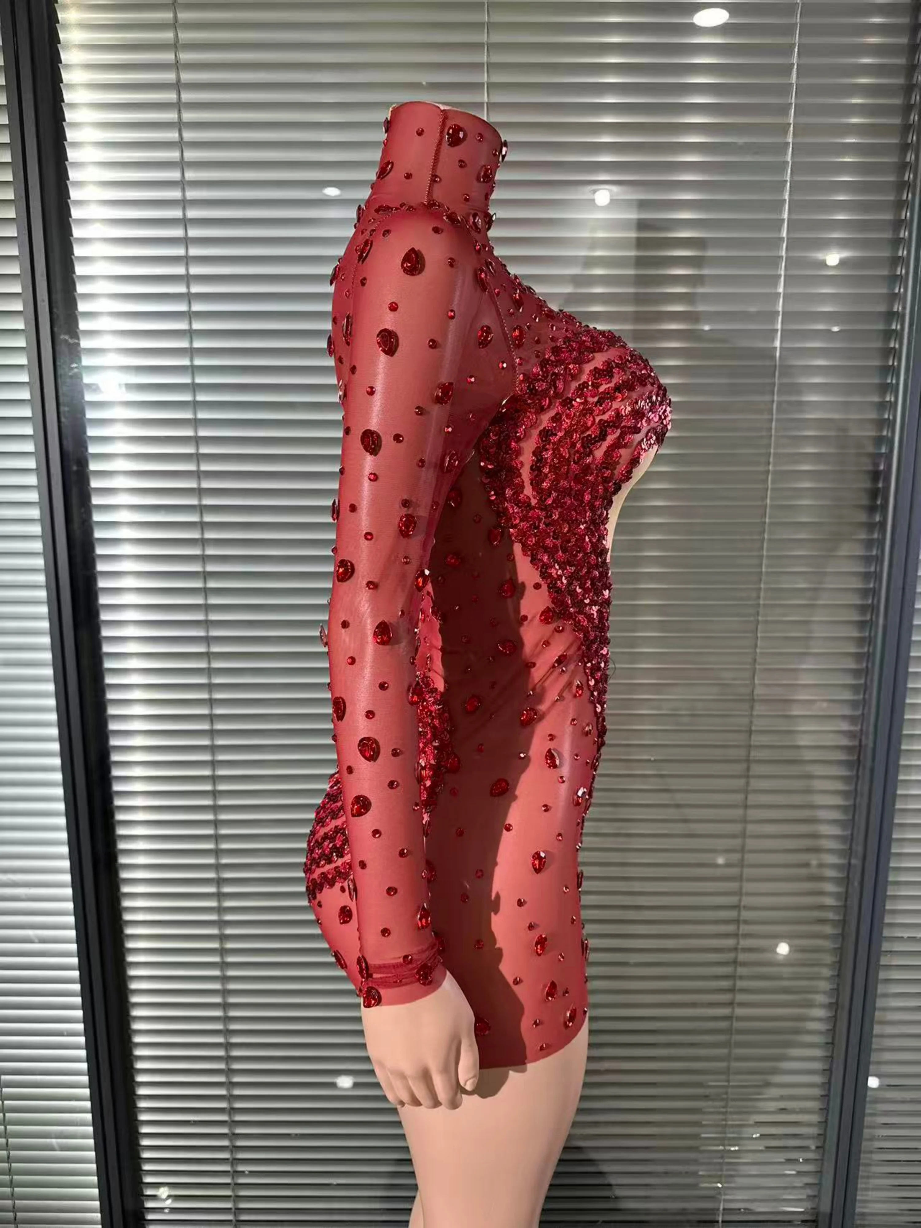 Robe à paillettes rouge séduisante pour femmes, maille transparente, manches longues, décoration perlée, fête, Date, thème, événement, tenue élégante