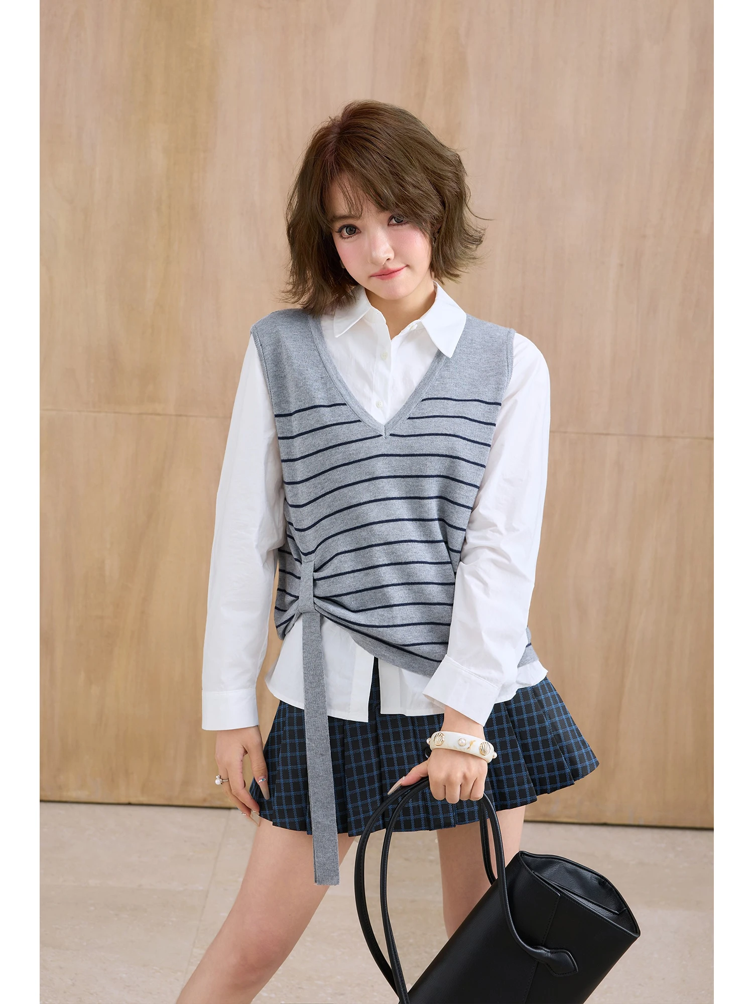

MIUCO ey Striped V-Ne Knitted Belted Vest Collared Cotton White irt Anti-Aging Top Set College Sle Commute Faion