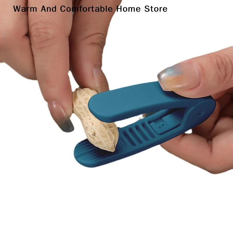 【W】Peanut Crackers Multifunction Nut Peeling Tool Peanut Peelers  Clip  Mouth Gag Badam Shell Opening Tool Peeler