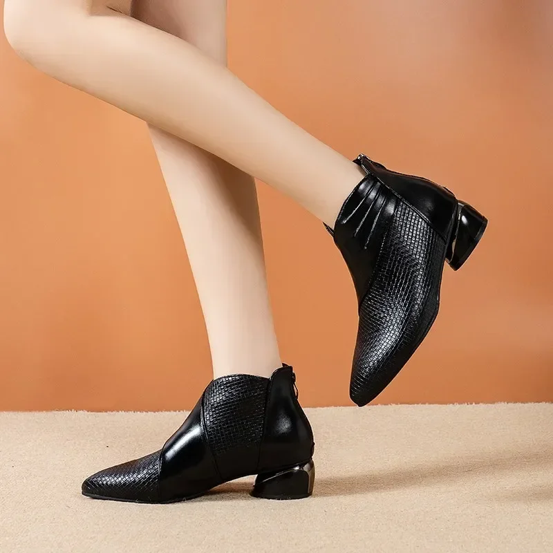 

2022 New Spring Women's Leather Boots British Female Pointed Toe Boots Middle Heel Ladies Dress Shoes Vintage Womans Ankle Boot