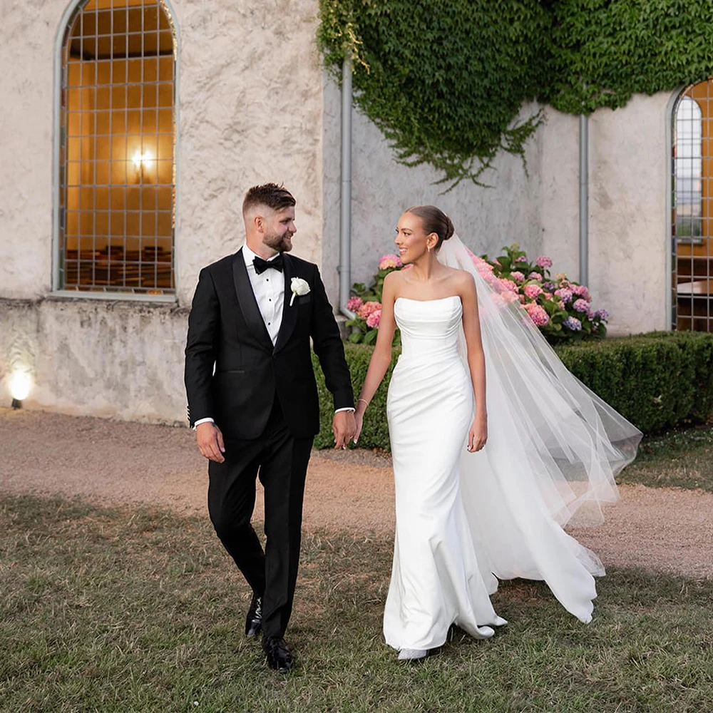 

Simple Weddings Dresses with Strapless Sleeveless Detachable Train Mermaid Stain Bride Dress Garden Bridal Gowns Customized