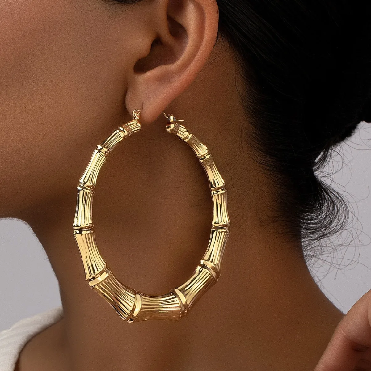 Punk Goldfarbene Große Bambus-Creolen für Frauen Geometrische Große Runde Metall-Ohrringe Übertriebener Partyschmuck Geschenke – Detail 5
