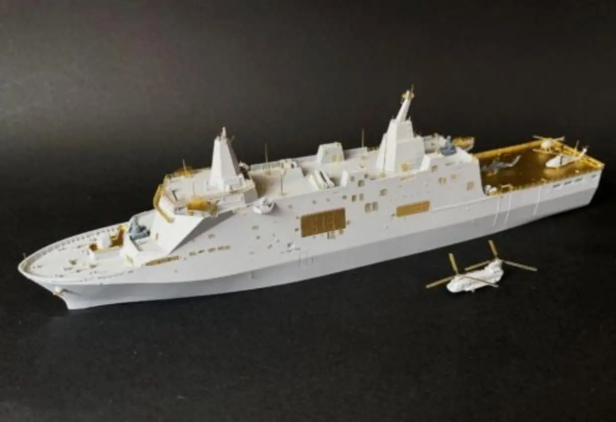 EVMODEL S114 1/700 ROCN Yushan Class Landing Platform Dock Model Kit