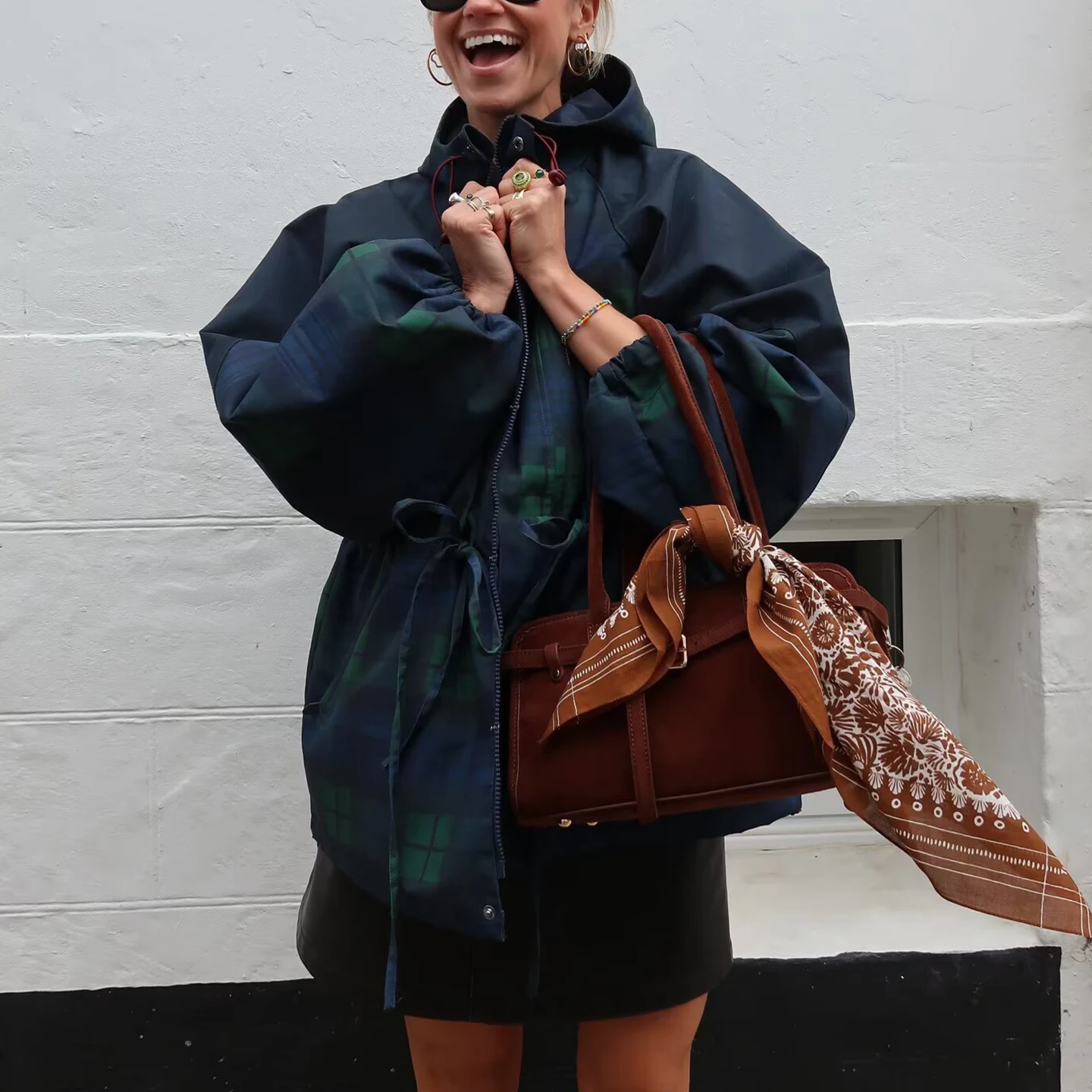 وصل حديثًا لخريف 2025 معطف نسائي غير رسمي مزين بالهتاف ملابس غير متماثلة اللون تصميم Blo ملابس يومية أنيقة #2