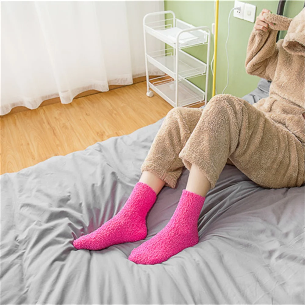 Damen-Bettsocken in Unifarben, Flauschig Warm für den Winter, Weihnachtsgeschenk, Weiche Bodensocken für Zuhause, Bonbonfarben, Coral-Fleece, Samtsocken, Dropshipping – Detail 12