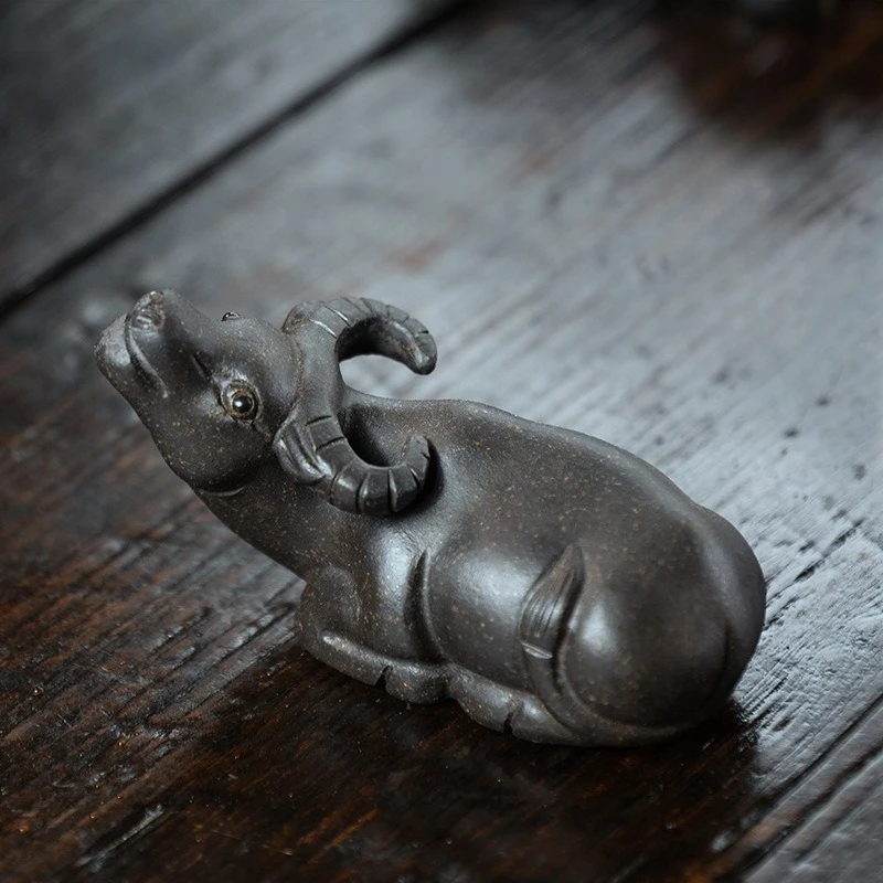 Hand‑carved Purple Clay Tea Pet Ox Statue Vintage Bronze Mud Cartoon Sculpture Raiseable Ceramic Ornament Tea Ceremony Accessory