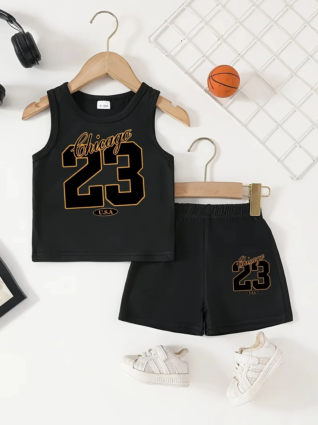 T-shirt desportiva preta para criança