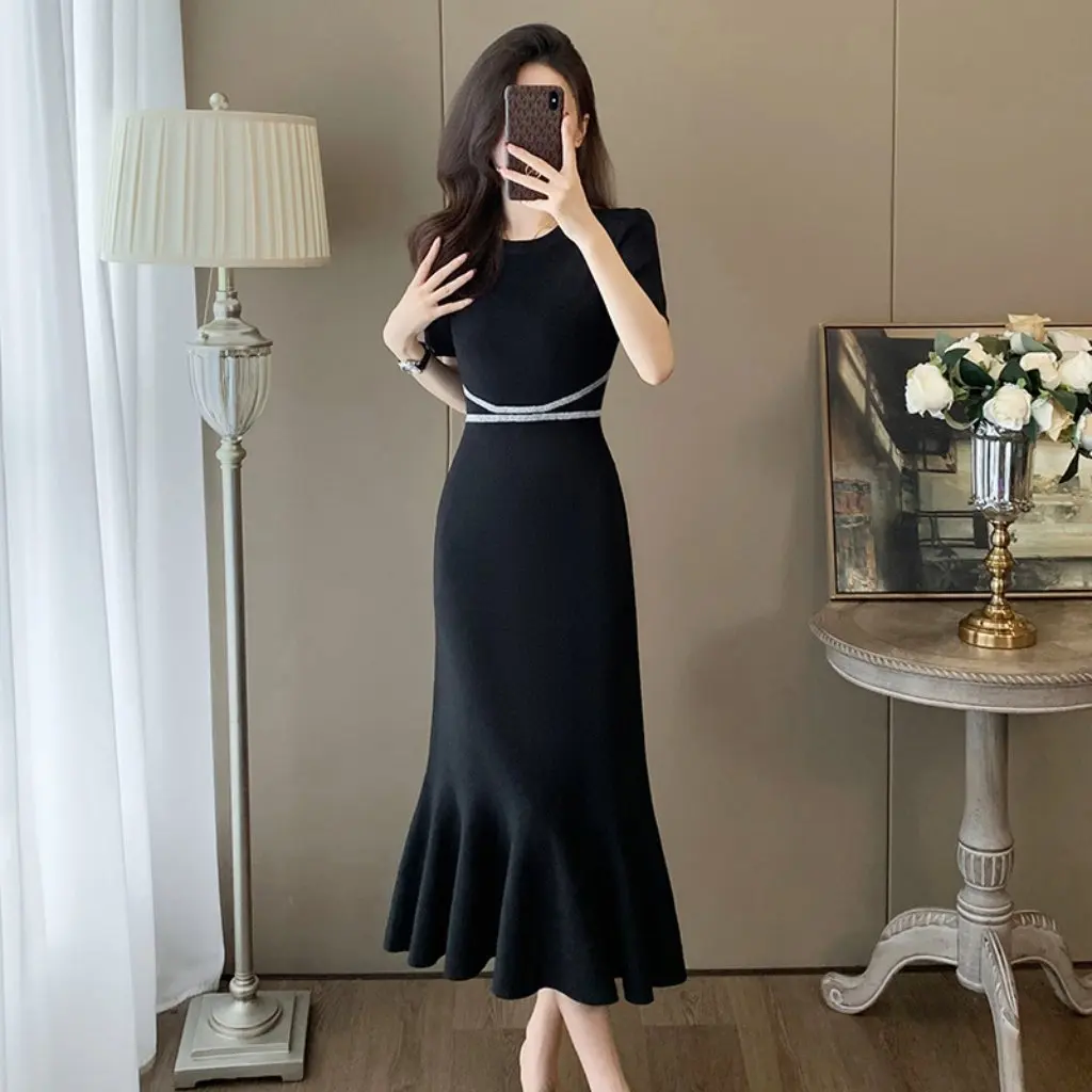 Xiaoxiangfeng Vestido de punto de seda de hielo para mujer de trece líneas por encima de la rodilla Falda larga de cola de pez negra a la cadera Vestido de verano