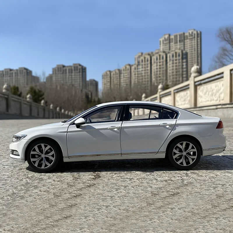 

Литой под давлением сплав MAGOTAN B8 2017, литая под давлением модель автомобиля, имитация дисплея, коллекция украшений, игрушки для мальчиков, подарки, оригинальная коробка