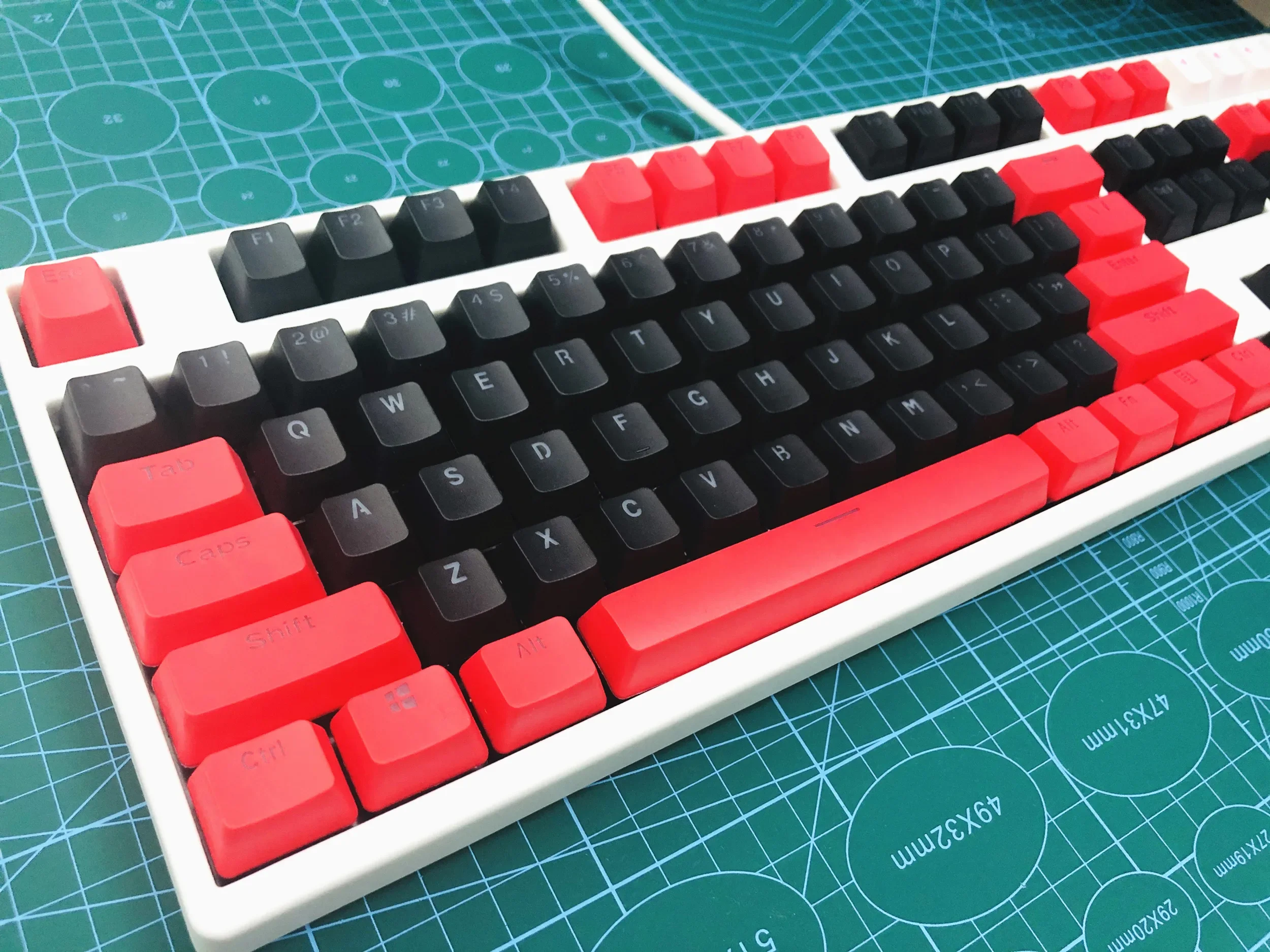 87/104 ปุ่มDoubleshotสีดำ-สีแดงPBT Backlit Keycap ANSI KeyCapsสำหรับCherry MX Mechanical Keyboard