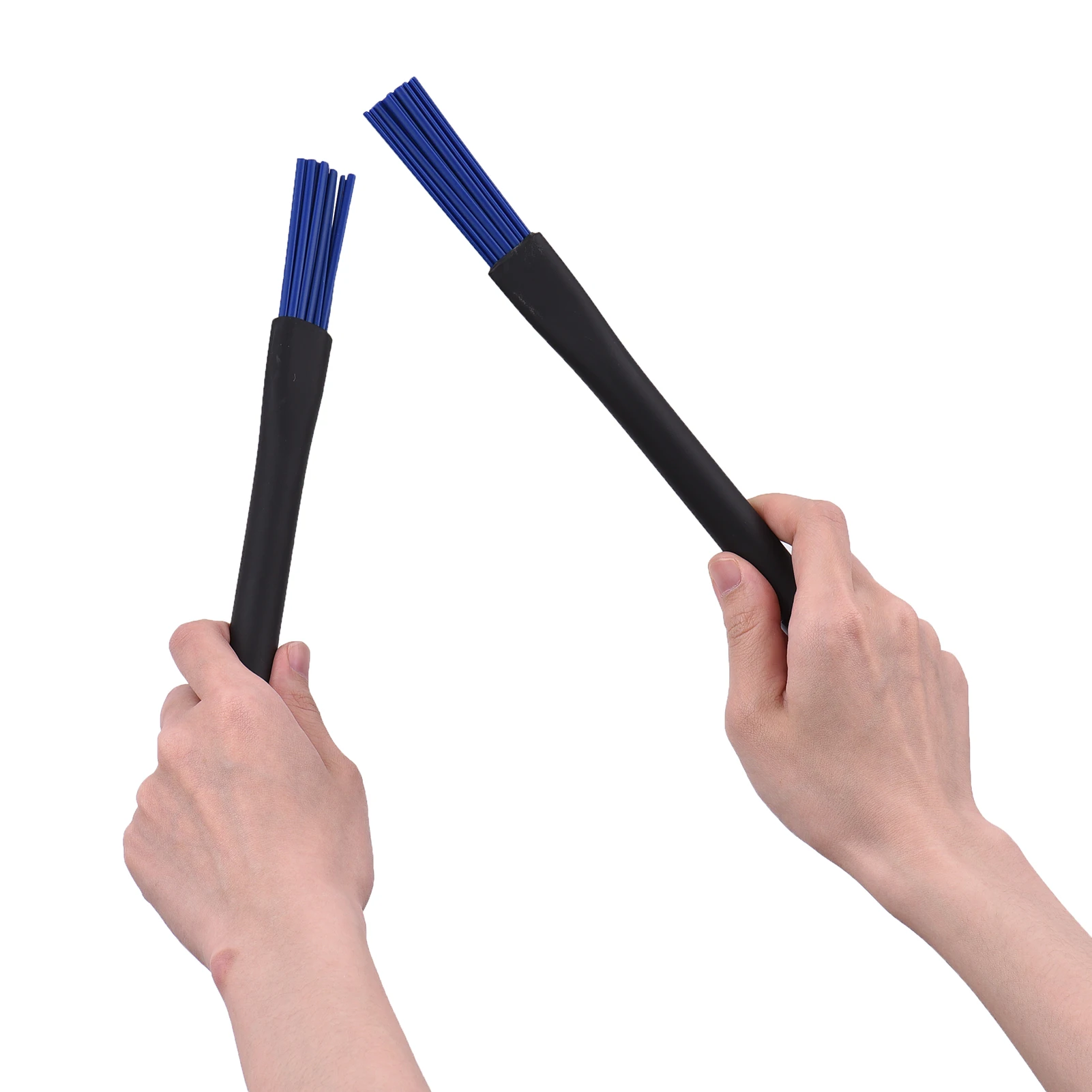 

2 шт. барабанные палочки-щетки, 1 пара выдвижных барабанных палочек для джазового барабана, 15 нейлоновых щеток