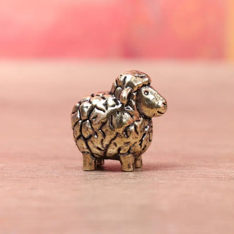 Alpaca Figurine Vintage Retro Finish Exquisite Carved Details Mini Desktop Ornament for Cafe Bar Counter Decor Unique Gift