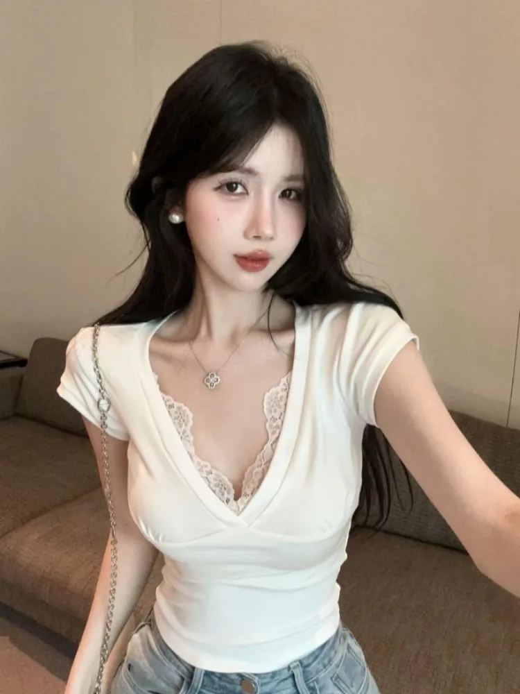 

Sexy Pure Desire Short Lace Sleeve V-Neck Low Chest T-Shirt Unique Beautiful Summer Casual Style Standard Fit Knitted Top