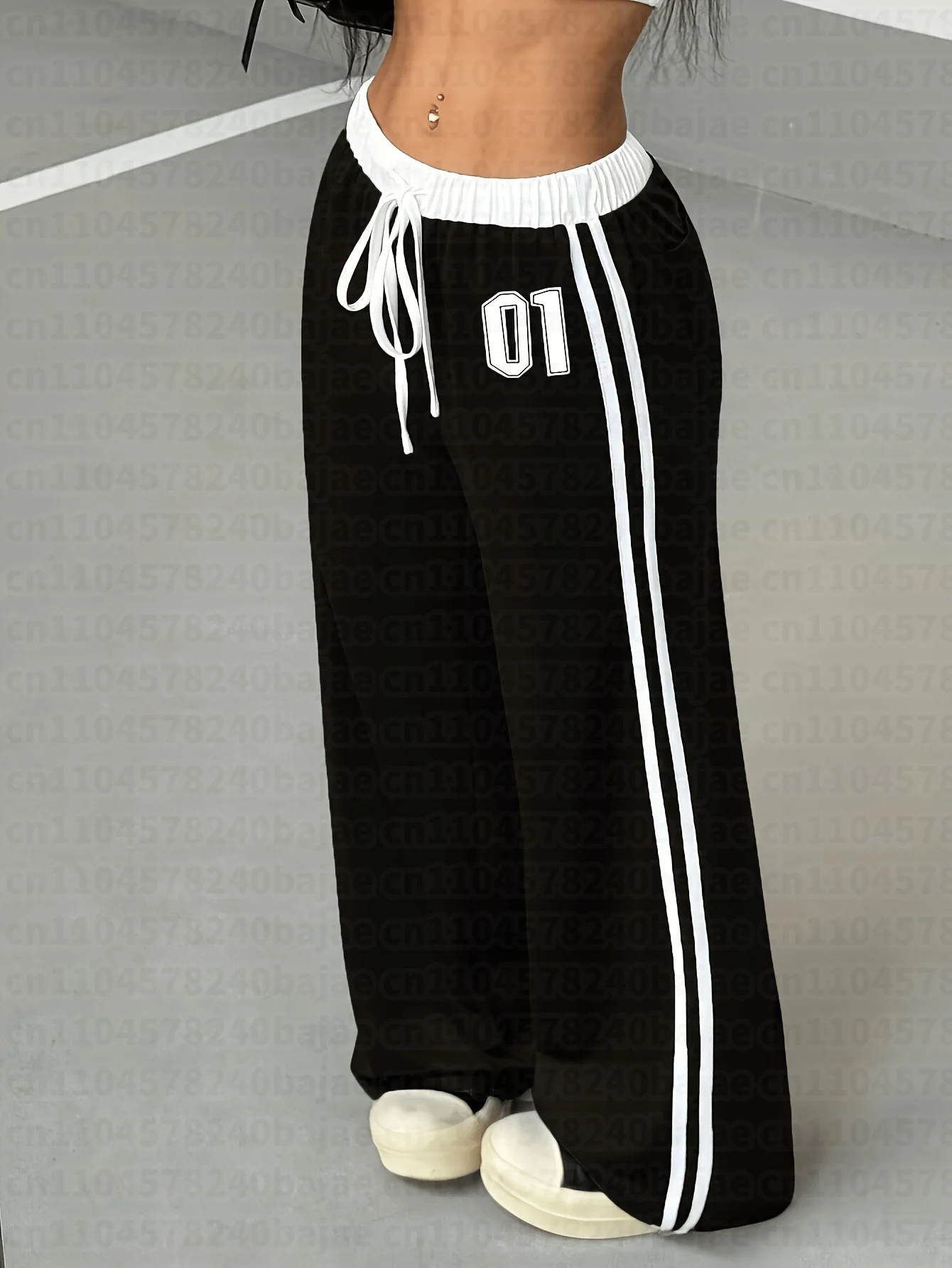 Mädchen-Trainingshose mit weitem Bein, Modell 01, mit seitlichem Streifen-Print und elastischem Kordelzug in der Taille, lässige sportliche Kinderhose – Detail 5