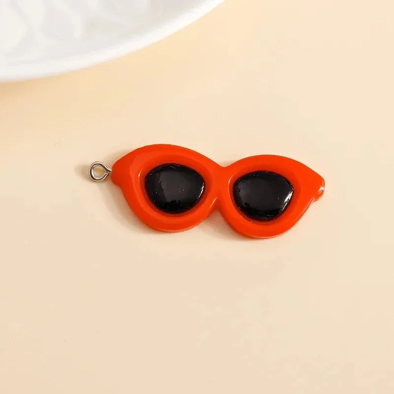 10pcs Mini Cool Sunglasses Plastic Charms Cartoon Design Pendants Multifunctional Jewelry Craft Findings