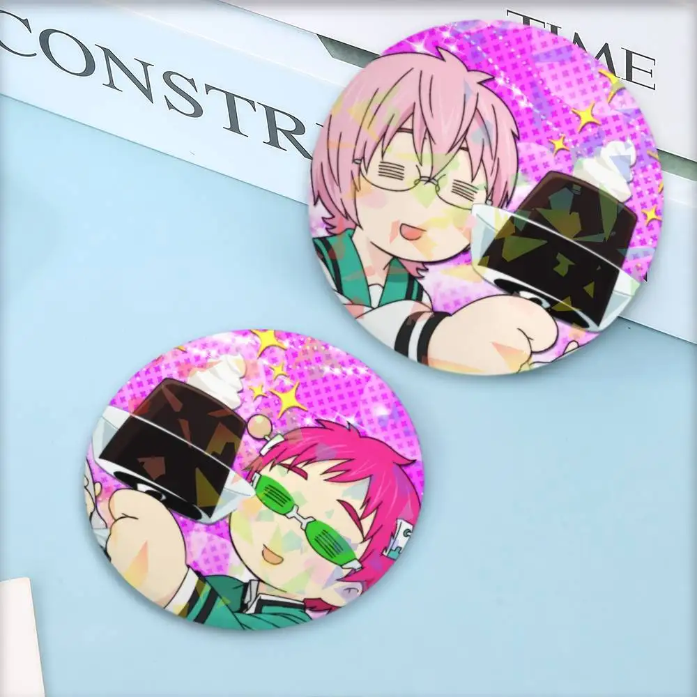 Lustige The Disastrous Life of Saiki K Anime Runde Abzeichen Anstecknadeln für Rucksäcke Aktentasche Laser Brosche Kleidung Geschenke