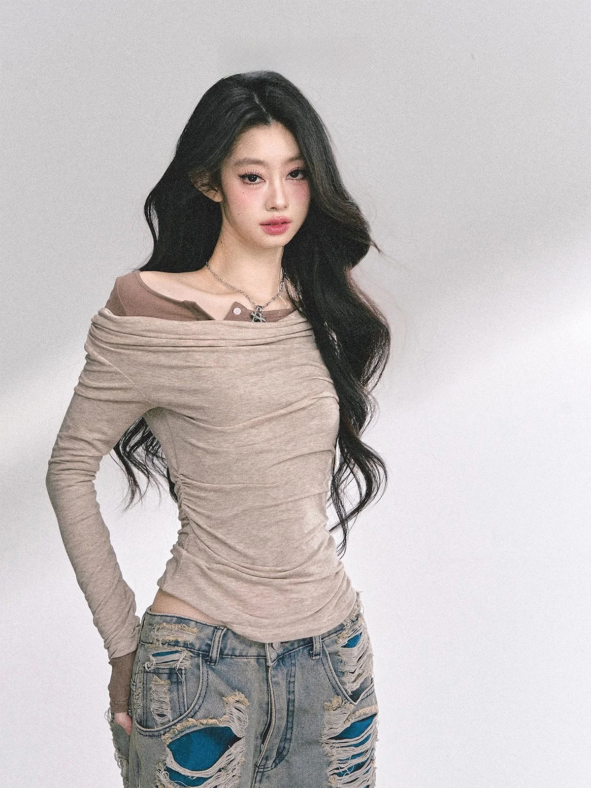 

Женская футболка AOMALM в корейском стиле с длинным рукавом и открытыми плечами, осенний дизайн, модный топ из полиэстера, повседневная одежда