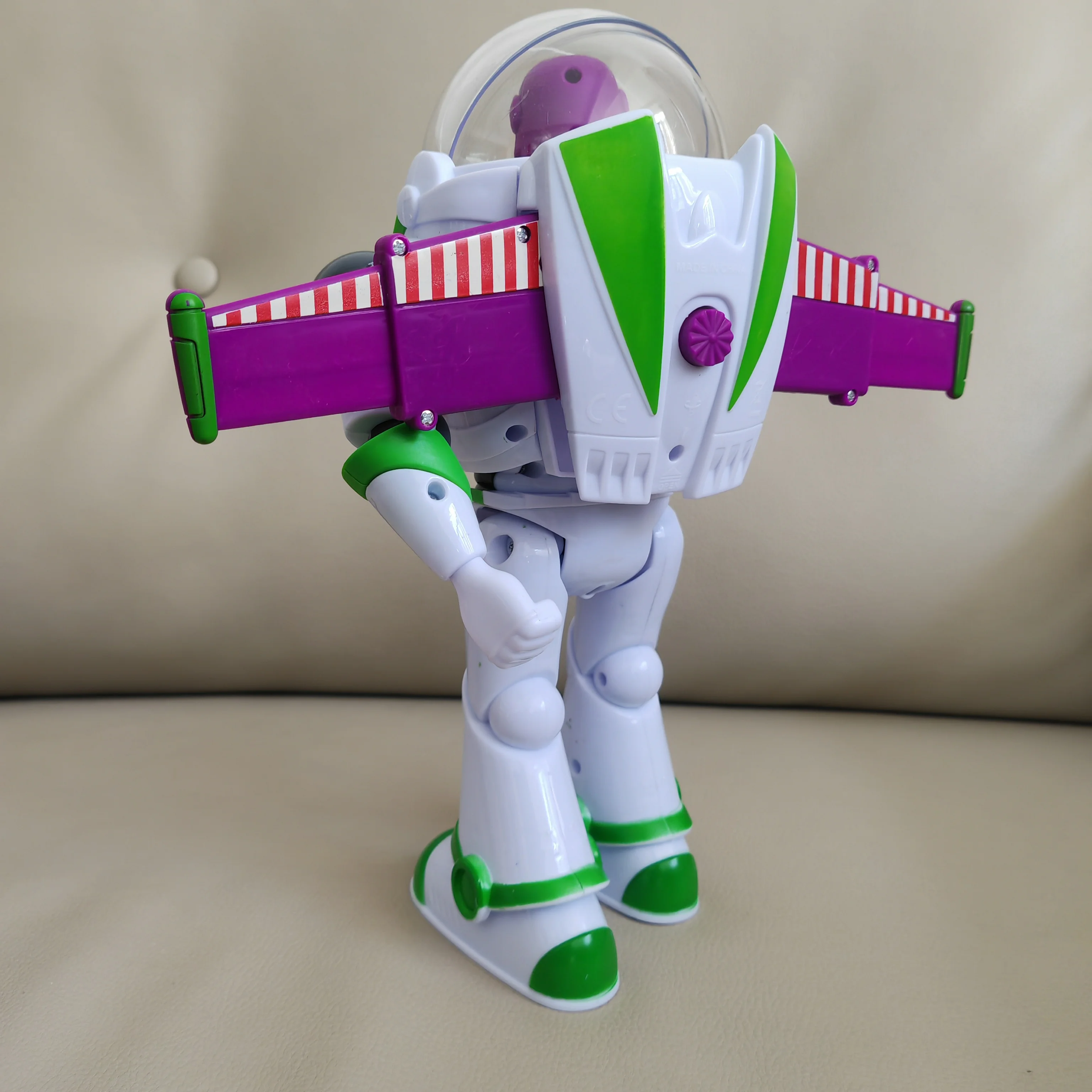 Elektrische Laufende Weltraum-Roboterpuppe mit Beweglichen Gelenken, Kreatives Geburtstagsgeschenk, Dekoratives Spielzeug für Kinder und Jungen – Detail 5