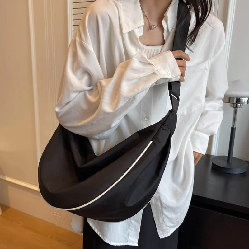 

Women's Fashionable Designer Diaper Bag Minimalist Vintage Leather Tote For Luxury Commuter And Stylish Crossbody Bag