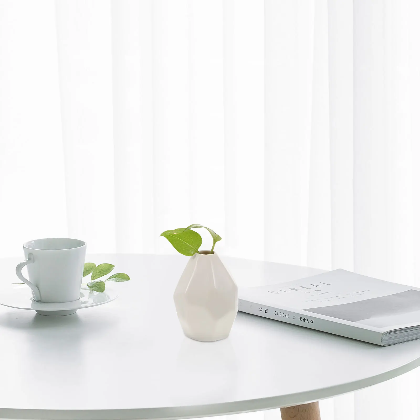 

Ceramic Flower Vase Lightweight Compact Size Artistic Desktop Flower Arrangement Holder for Home Office Decoration