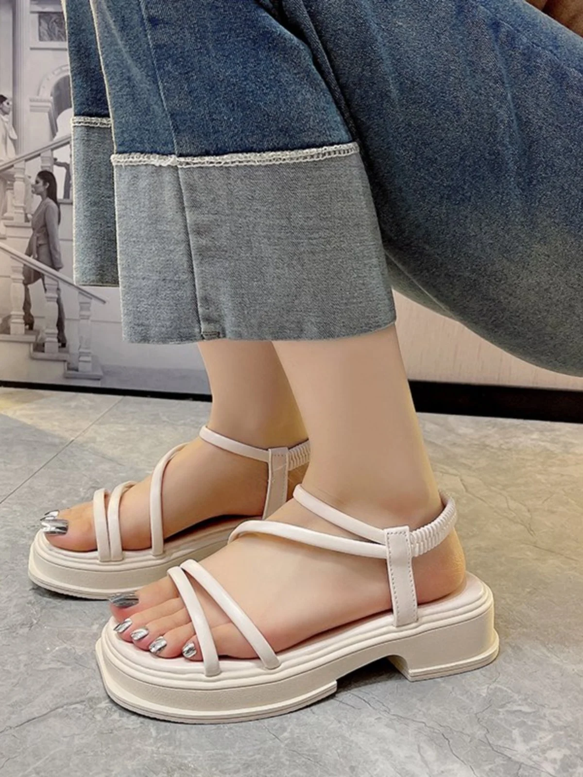 All-Match Retro Woman Shoes Clear Heels Flat Sandals 2024 Summer Suit Female Beige Original Low Without Velvet Black Outside Com