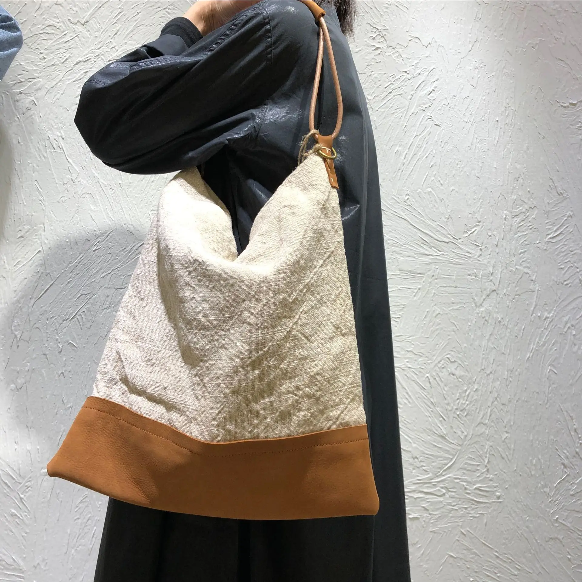 2026 New Commuter Fashion Large Capacity First-layer Cowhide Cotton and Linen Cloth Shoulder Portable Crossbody Armpit Bag