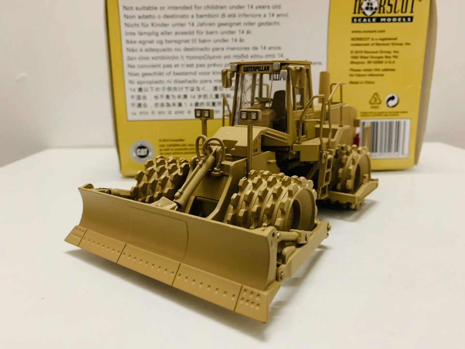 Military 815F Soil Compactor 1:50 Scale DieCast Model 55254