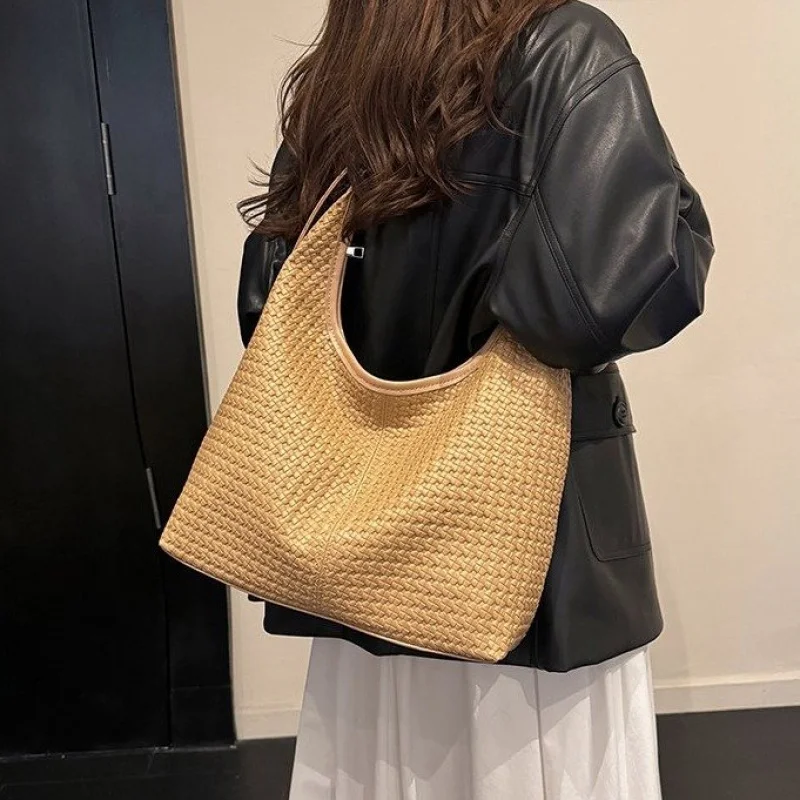 

Ladies Hand Bags Made Of Fine Leather Featuring Classic Paris Casual Vintage Neat Look​