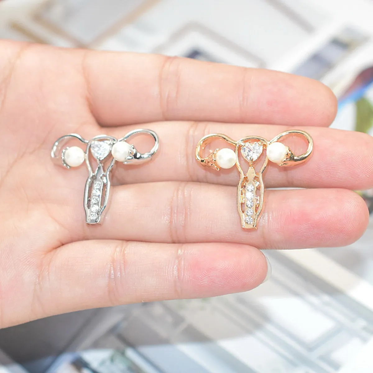 Creative Alloy Uterus Brooch Silver Mother Symbol Pin for Women Clothes Bags Hats Wedding Party Banquet Alloy Breastpin