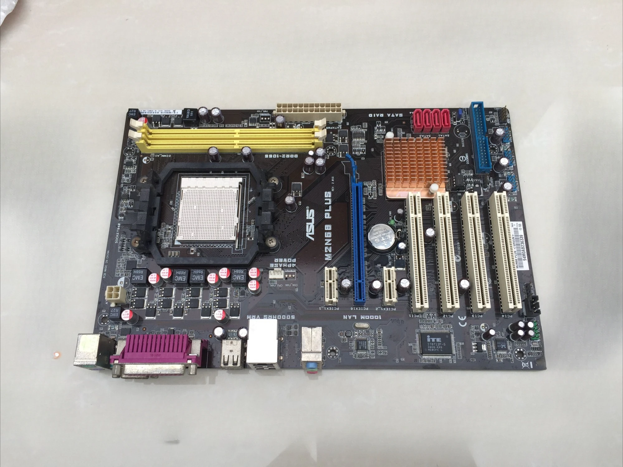 

For ASUS M2N68 Plus DDR2 940-pin Independent Large Board, Support AM2 +/AM3 Quad-core