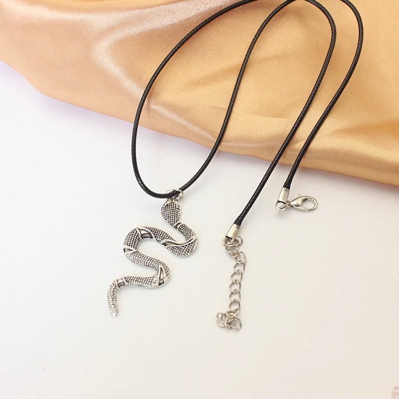 Retro Big Python Snake Pendant Necklace for Women Silver Color PU Rope Leather Clavicle Collar Neck Jewelry Hiphop Punk Gift