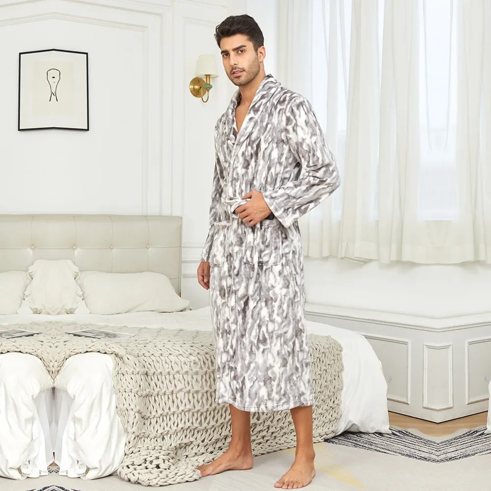 Kimono suelto de franela para hombre, bata de baño cálida con solapa y estampado de piel de serpiente, ropa de casa para otoño e invierno, novedad de 2024