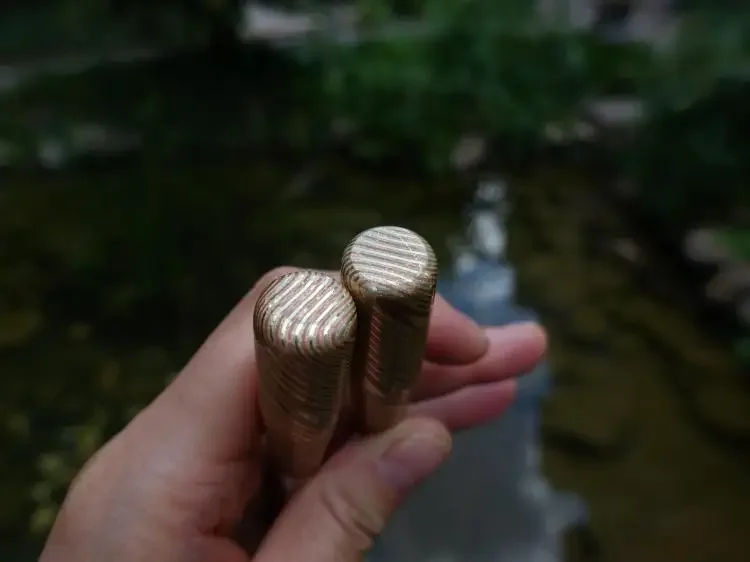 1pc Outdoor Portable EDC Bat Keychain Survival Car Emergency Window Breaking Tool