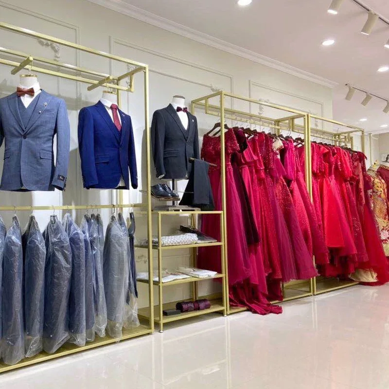 Espositore per abbigliamento per negozio di indumenti per abiti da ballo di nozze in metallo dal design semplice all'ingrosso per il montaggio del negozio