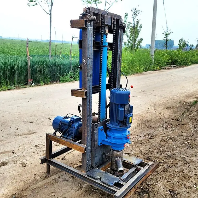 

Индивидуальная заводская цена со скидкой: Вездеходная буровая установка для водяных скважин с роторным бурением на 100 м для инженерных работ