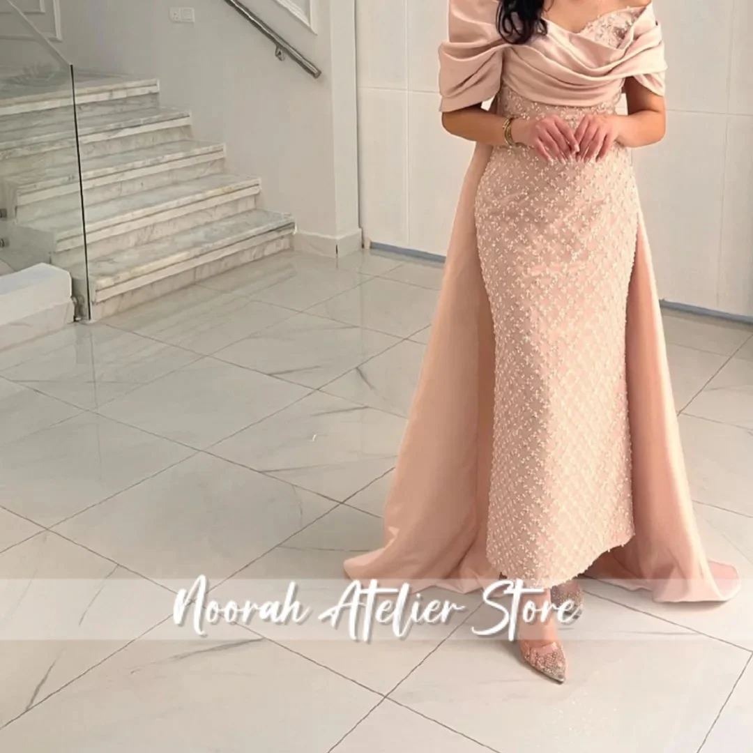 Abiti da sera da donna di lusso di alta qualità con scollo a barchetta rosa chiaro con spalle scoperte 2025 Abito lungo da festa di nozze Aline personalizzato