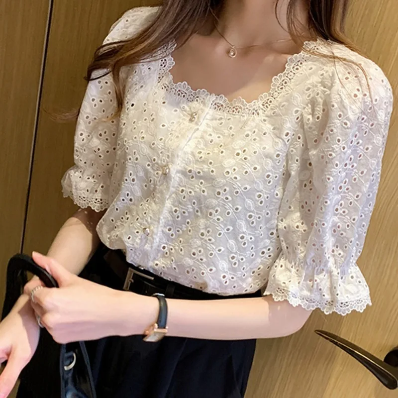 Camisa de manga corta de encaje para mujer, blusa blanca ahuecada, cuello cuadrado, estilo coreano, elegante, dulce, verano, 13934