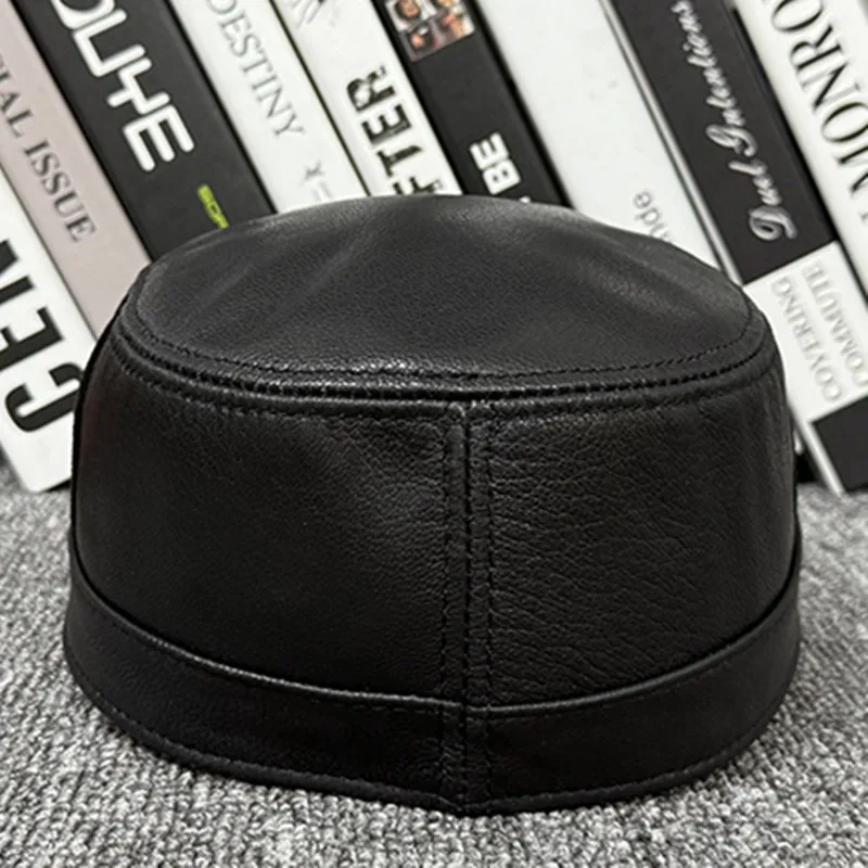 2025 جديد الخريف الشتاء الدافئة قبعة جلدية حقيقية شخصية جلد الغنم القبعات العسكرية للرجال قبعة مسطحة قبعة حفلات ثابتة